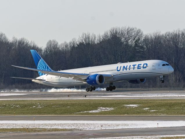 BOEING 787-10 Dreamliner (N17017) - UAL 3814 Heavy, a Boeing 787-10 Dream Liner, arriving in Cleveland, Ohio with the Kansas City Chiefs on Saturday afternoon, 14 Dec 2024.