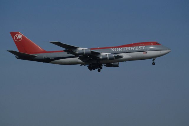 Boeing 747-200 (N622US) - Final Approach to Narita Intl Airport Rwy16 on 1991/03/11