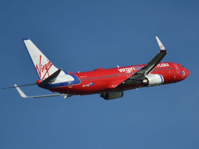 Boeing 737-700 (VH-VUI) - Wheels up and heading for an interstate destination.