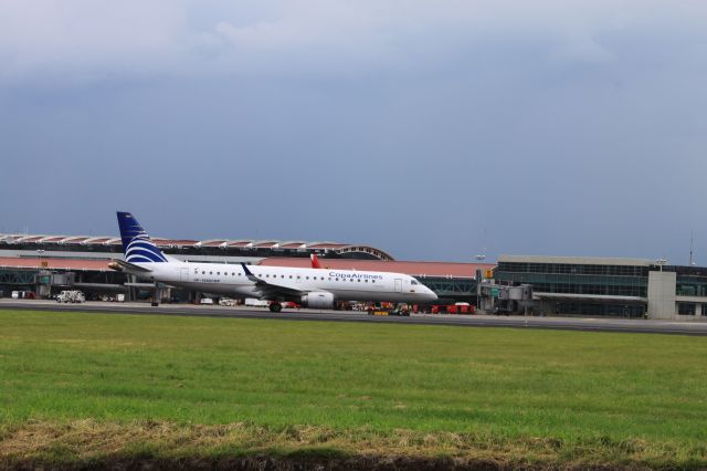 Embraer ERJ-190 (HP-1566CMP)