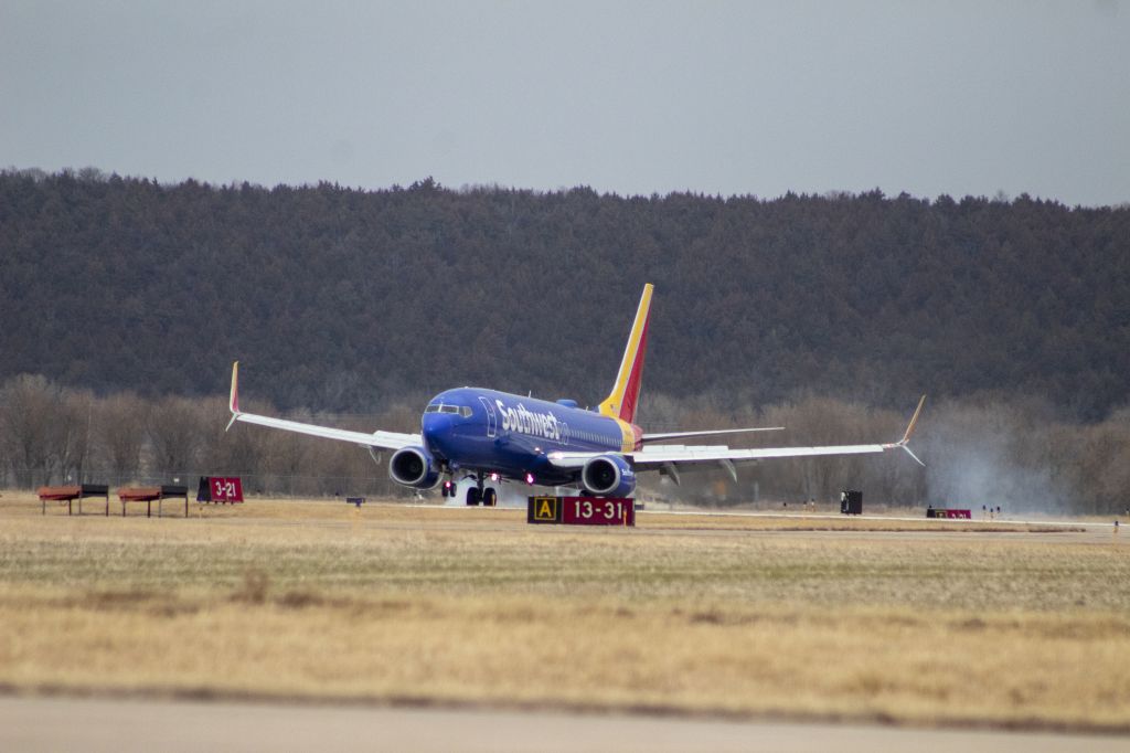Boeing 737-800 (N8644C)