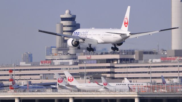 BOEING 777-300ER (JA732J)