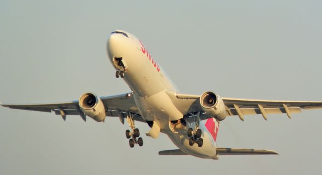 Airbus A330-300 (HB-JHI)