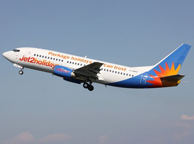 BOEING 737-300 (G-GDFK)