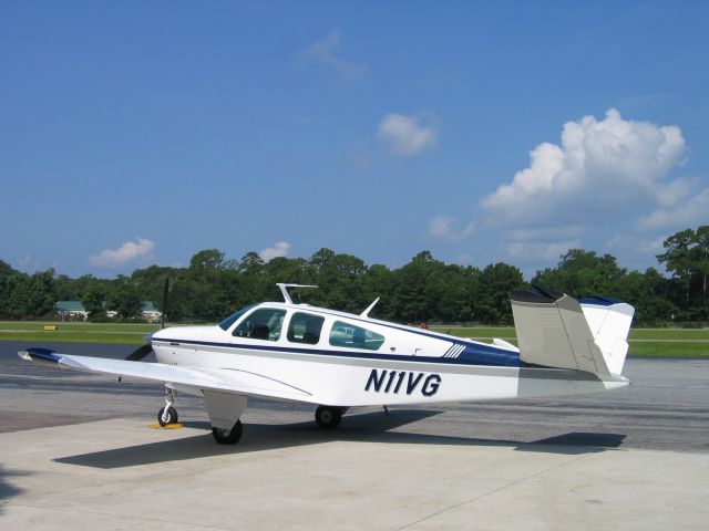 Beechcraft 35 Bonanza (N11VG) - 1976 V35B