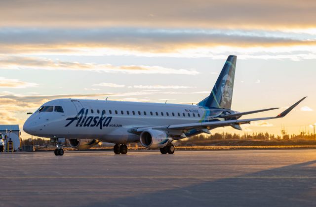 Embraer 175 (N638QX)