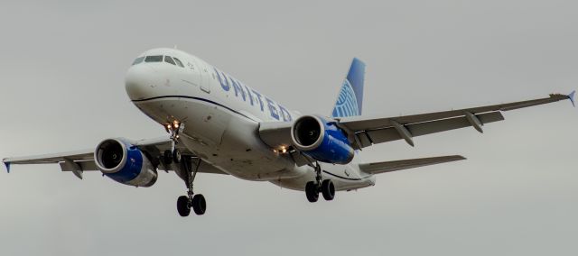 Airbus A319 (N827UA) - United Airlines Airbus 319-131 arriving from Fort Lauderdale landing on runway 29 at Newark on 8/8/21.