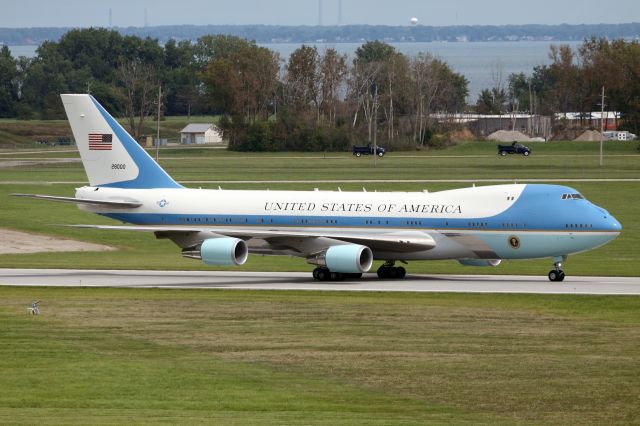 Boeing 747-200 (N28000)