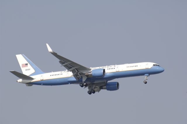 98-0002 — - Final Approach to Haneda Intl Airport 16L on 2010/5/21