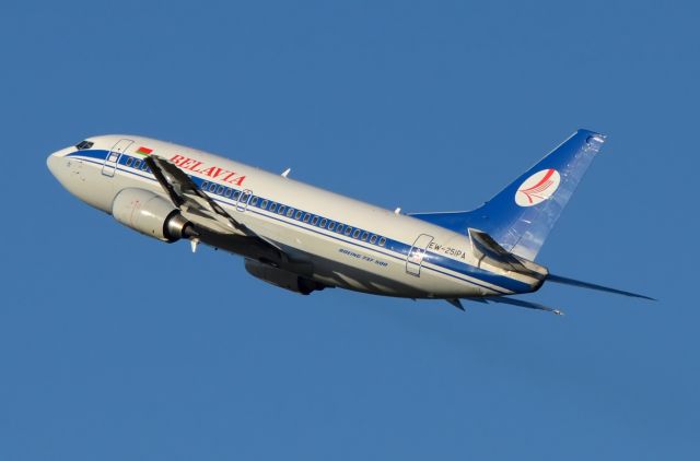Boeing 737-500 (EW-251PA)
