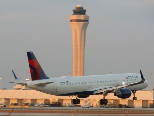 Airbus A321 (N339DN)