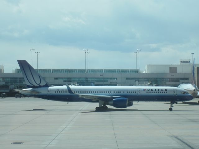 Boeing 757-200 (N544UA)