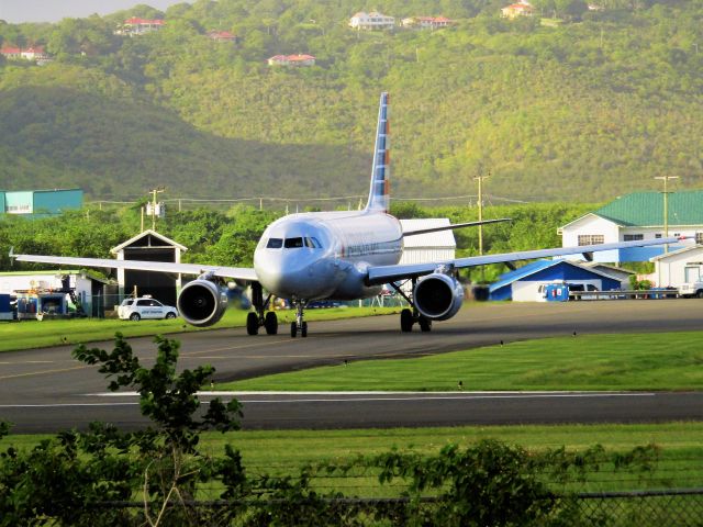 Airbus A319 (N723UW)