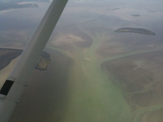 Cessna Skyhawk (N5219W) - ENR to KMTH over Western backwater of Florida Keys @ 5,000. 04/23/2010.