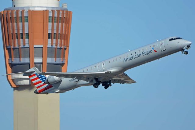 Canadair Regional Jet CRJ-900 (N926LR) - American Easgle Canadair CRJ-900ER N926LR at Phoenix Sky Harbor on October 16, 2017. 