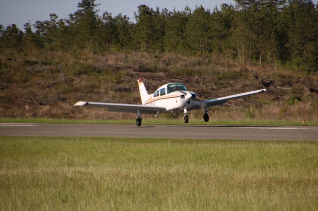 Beechcraft Sundowner (N9708L) - Landing on Runway 18