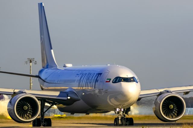 Airbus A330-800 (9K-API)