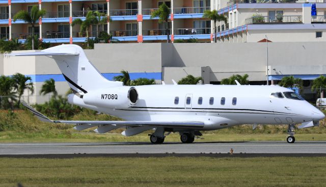 Bombardier Challenger 300 (N708Q)