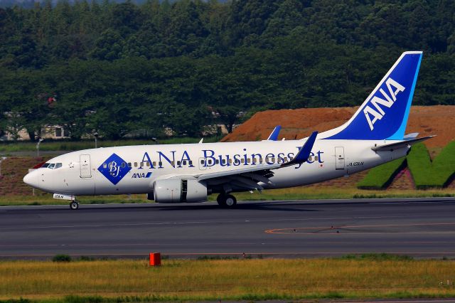 Boeing 737-700 (JA10AN)