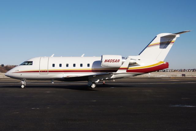 Canadair Challenger (N405AR) - Ice cold out on 01/03/13