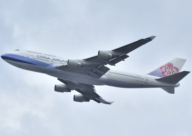 Boeing 747-400 (B-18207)