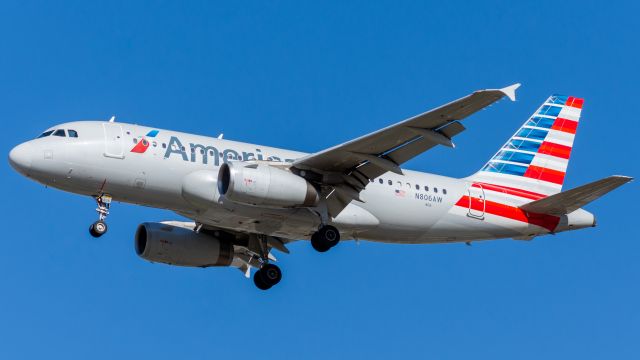 Airbus A319 (N806AW) - American A319 arriving from Phoenix (PHX)