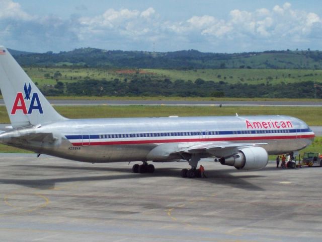 BOEING 767-200 (N358AA)