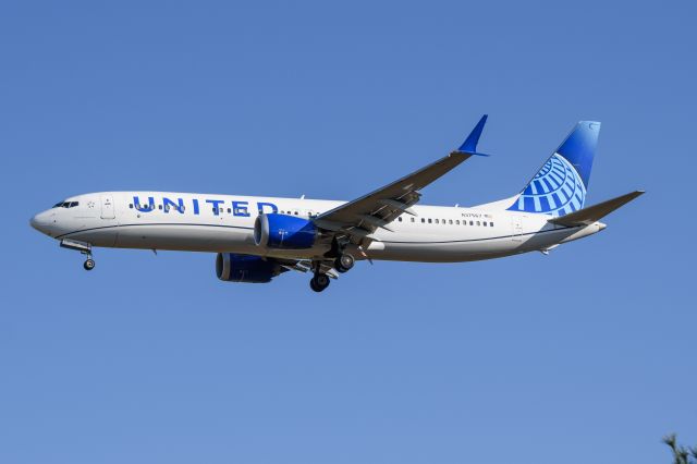 Boeing 737 MAX 8 (N37567)