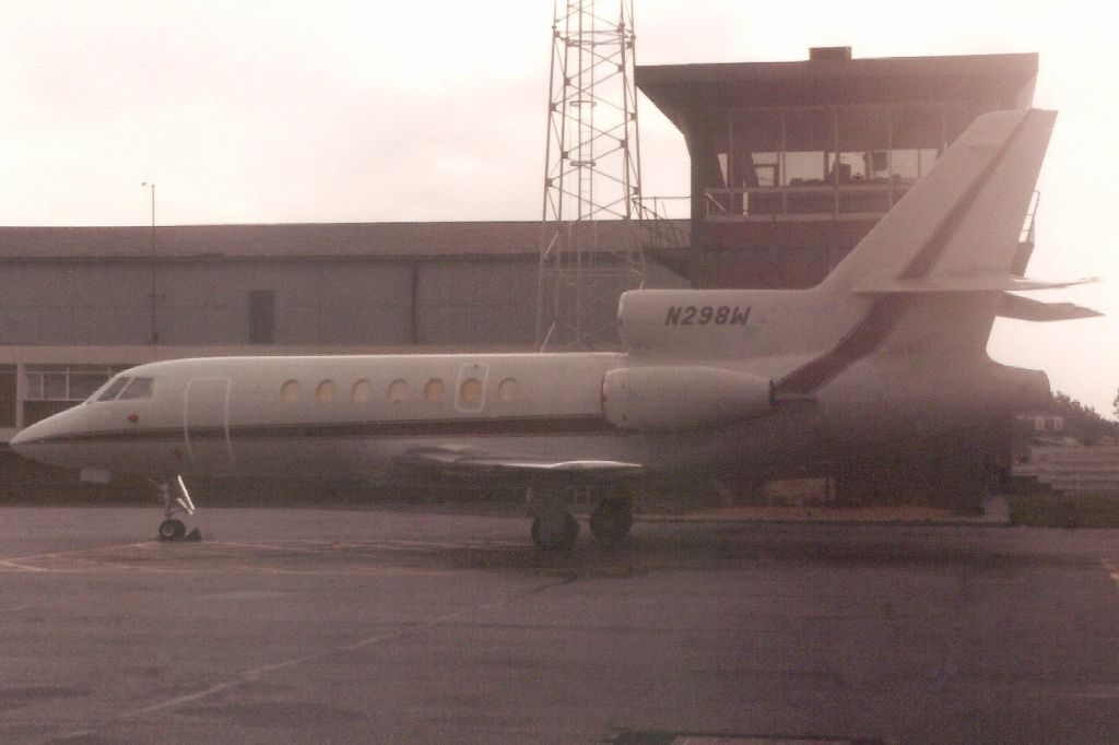 Dassault Falcon 50 (N298W) - Seen here in Jan-85.br /br /Reregistered N600AS in Dec-86,br /then N4351M in Apr-96,br /then N925GS 8-Mar-04,br /then N963JN 13-Nov-13,br /then N504JS 9-Feb-18.