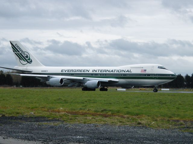 Boeing 747-200 (N488EV) - N488EV BOEING 747-230B SCD  CN23287/617 LINING UP IN RUNWAY 24 FOR DEPARTURE ON 31/03/2008