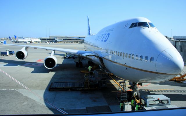 Boeing 747-400 (N178UA)