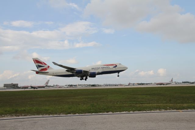 Boeing 747-400 (G-BNLL)