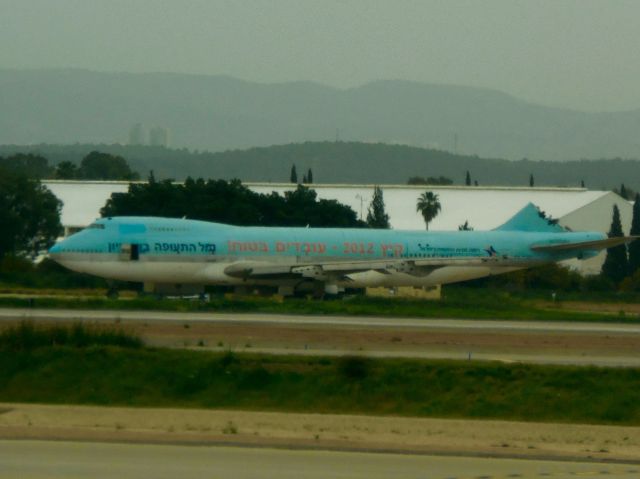 Boeing 747-200 (4X-AXM)