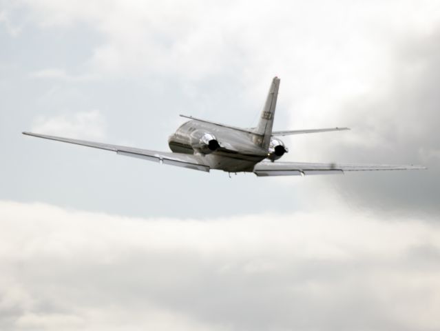 Cessna Citation V (N365EA) - Take off runway 26.