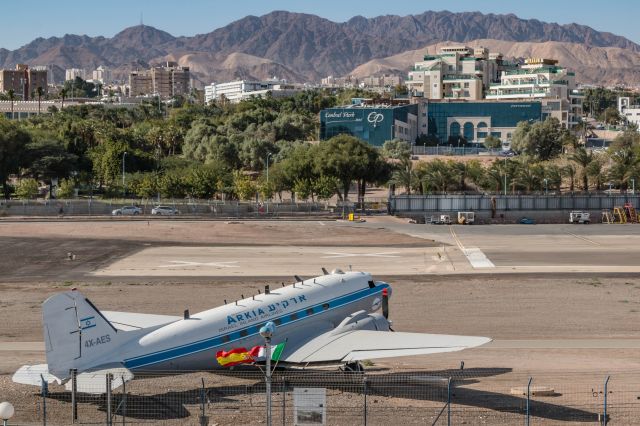 Douglas DC-3 (4X-AES)