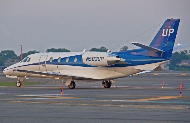 Cessna Citation Excel/XLS (N503UP) - Close up of Wheels Up !