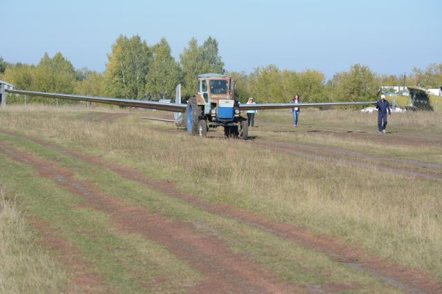 — — - fly russian tracktor