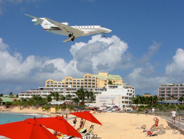 Cessna Citation X (N967QS) - Landing in St. Martin, DWI