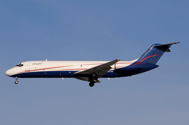 McDonnell Douglas DC-9-30 (N327US) - N327US, a US Jet DC-9-33 (F) on final approach to Cleveland on 19 Nov 2020.