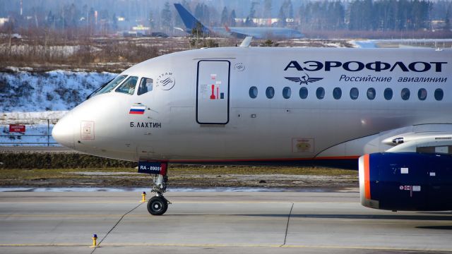 Sukhoi Superjet 100 (RA-89051)