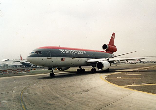 Boeing MD-11 —