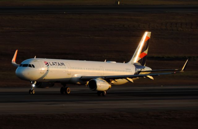 Airbus A321 (PT-MXL)