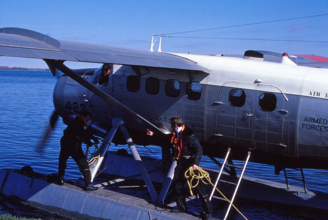 De Havilland Canada DHC-3 Otter —