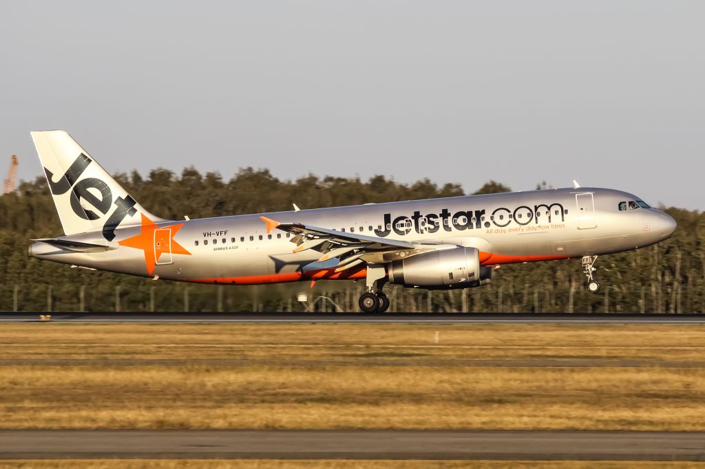 Airbus A320 (VH-VFF)