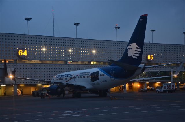 Boeing 737-700 (XA-GOL) - Mexico City Intl.