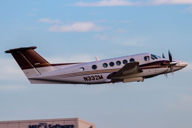 Beechcraft Super King Air 200 (N332M)