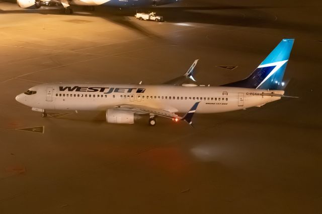 Boeing 737-800 (C-FCSX)