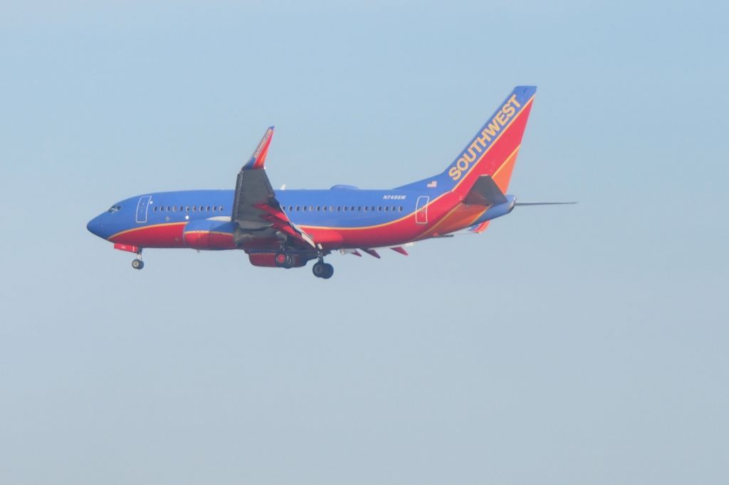 Boeing 737-700 (N749SW)