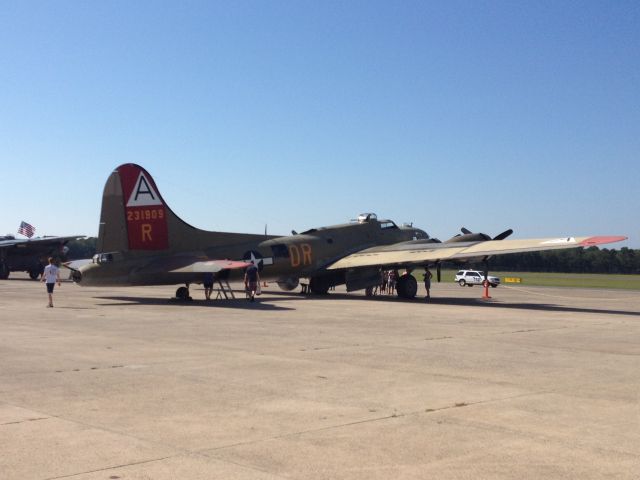 Boeing B-17 Flying Fortress (N93012) - 91st Bombardment Group