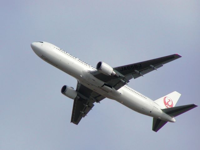 BOEING 767-300 (JA656J)